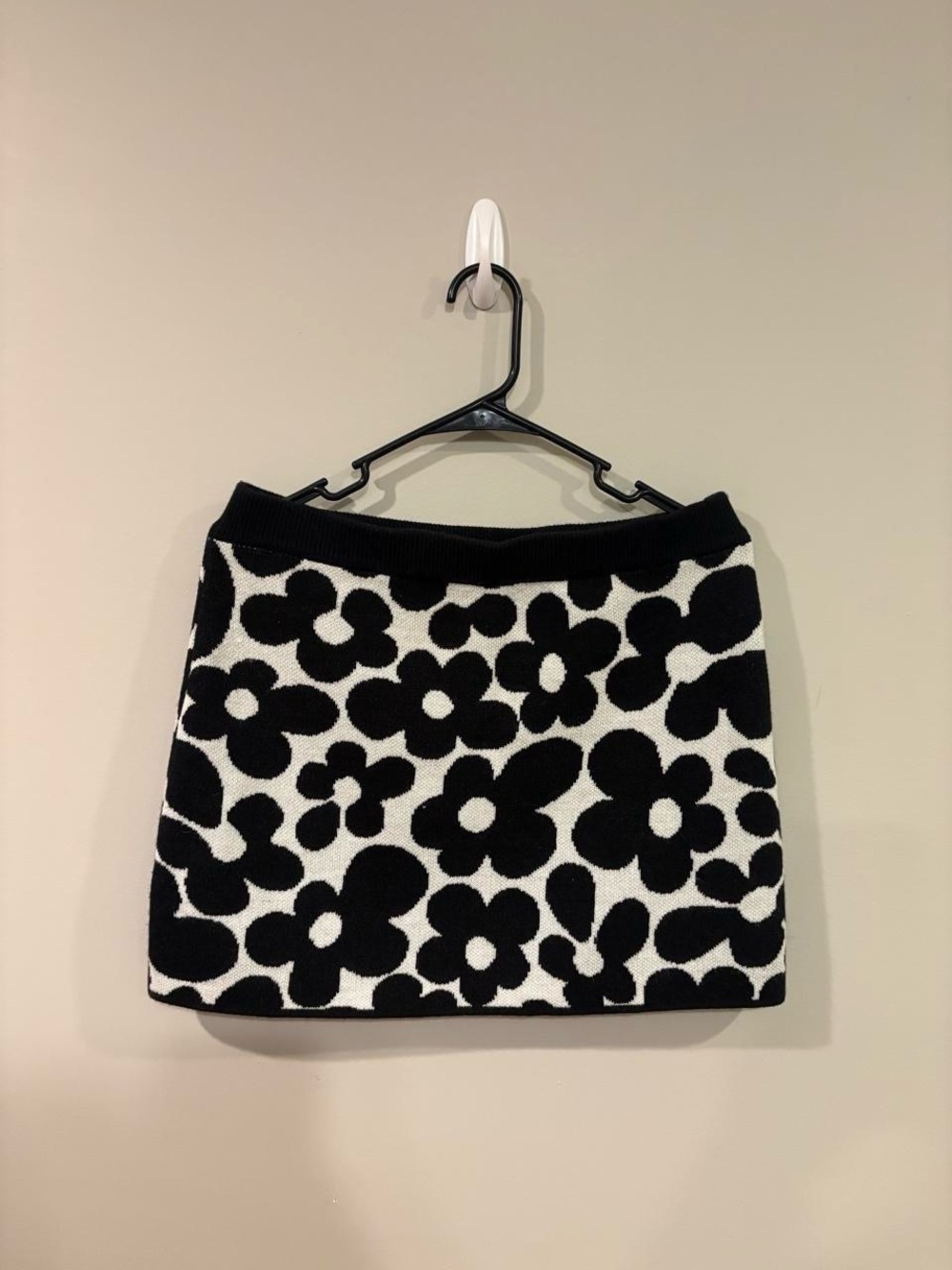 Divided Black and White Floral Knit Mini Skirt